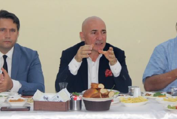 DESMÜD Başkanı Zeki Demirtaşoğlu, Çorum'un havaalanı olmadığı için ihracatçıların gelmediğini belirterek, Çorum'da eğitim ve sanayi sektörü arasındaki işbirliğini artırmak ve geleceğin iş gücünü yetiştirmek amacıyla Değirmen Makine ve Sektör Makinaları Ür